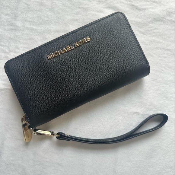 Michael Kors, black wallet with detachable wristlet strap - Picture 1 of 6